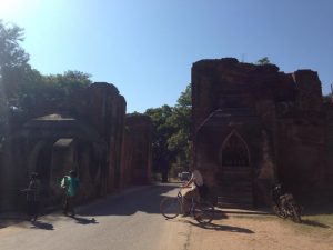 Old baganの入り口となるTharabha gate