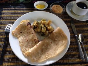 朝食は日替わり。この日はポテトカレー