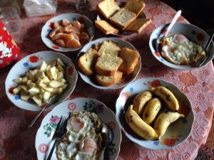 Tee maungが作ってくれた朝食。朝からボリューム満点