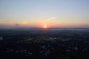 マンダレーヒルからの夕日