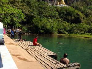 男性用温泉プール。源泉はここから湧き出ている