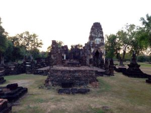 城壁外北側：Wat phra phai luang