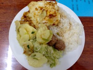 今日の夕食もコムビンダン、25,000ドン（175円）