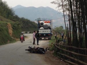 途中で目撃したトラックとバイクの事故