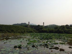 蓮池に囲まれて落ち着いた雰囲気のGia Long Tomb