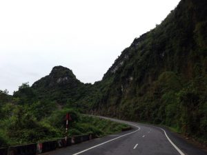 Cat Ba Island Cai Vieng港への道