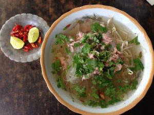 朝食のPho Bo 25,000ドン（125円） 