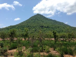 この山の山頂にPrasat Preah Vihearがある