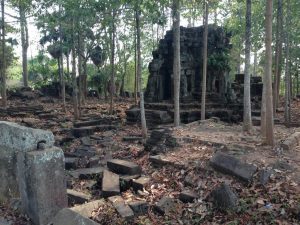 農村の中にポツンとあるPrasat Bantey Srey