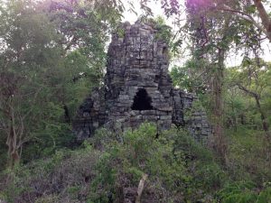 Samnang Ta Sok Temple。この遺跡も四面像あり