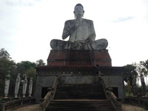 Wat Aek Phnomの隣にある現代寺院