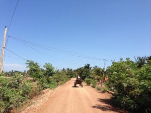 HWY3からPhnom Chhngok Caveへ行く道