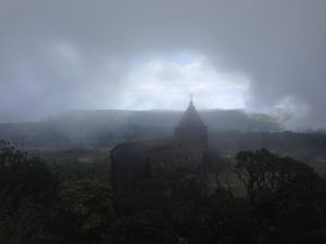 雲が上がってきて真っ白