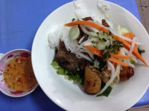 夕食のBun Cha Gio 30,000ドン（170円）